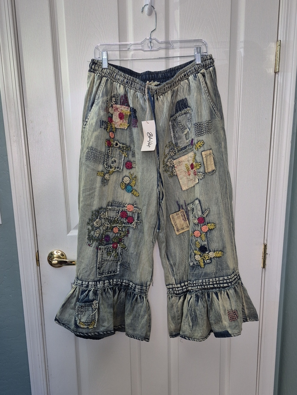 Boho Embroidered Patchwork Ruffle Hem Women's Jeans - Light Wash Blue